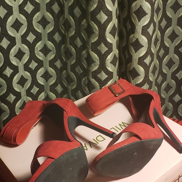 Shoes - Picture 6 of 7